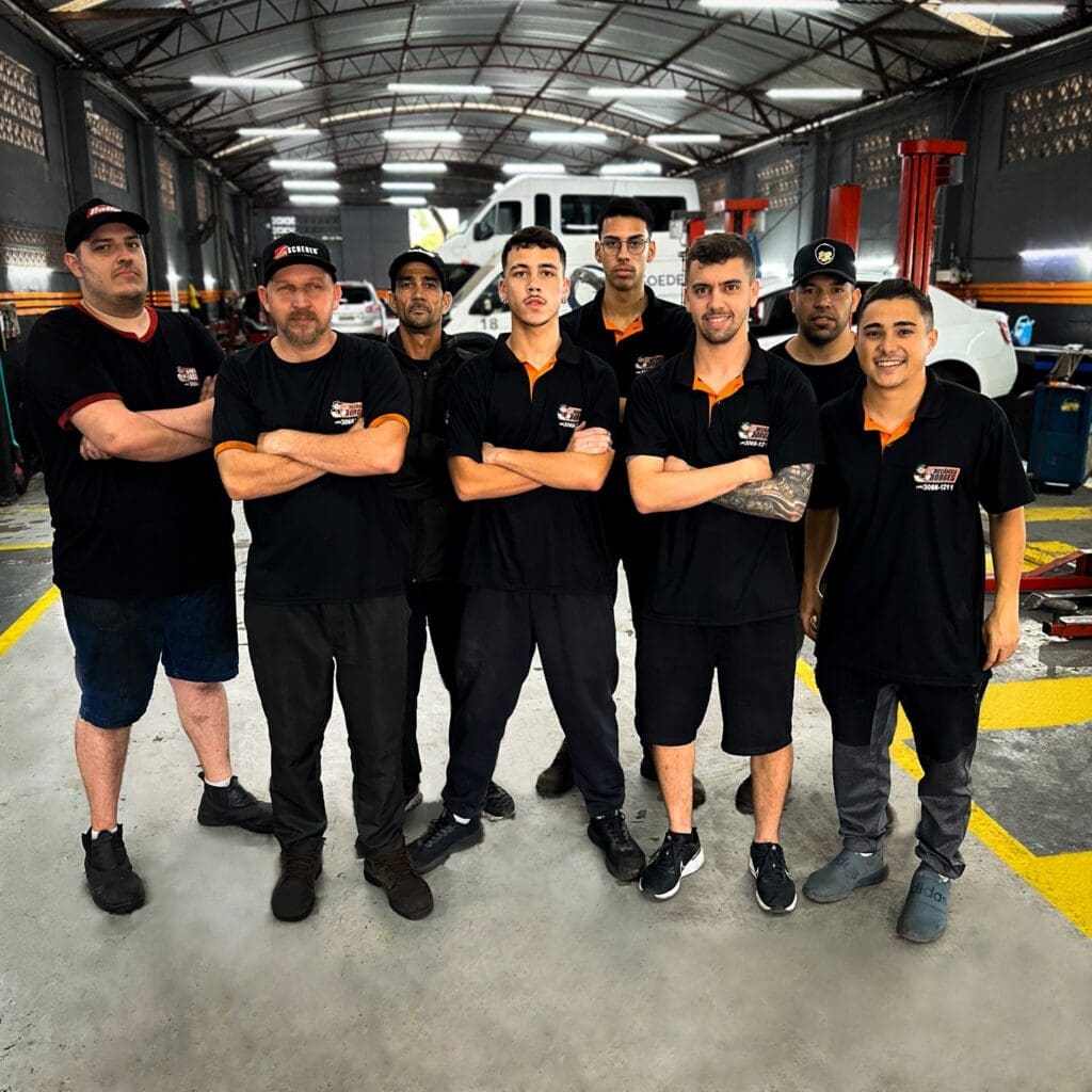 Equipe de técnicos especializados da Oficina Mecânica Borges